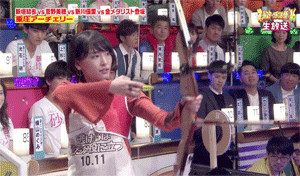 美女教你如何射的更准