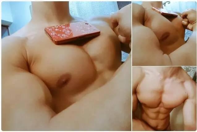 大胸妹把手机摆在胸口看电影，好方便哦~