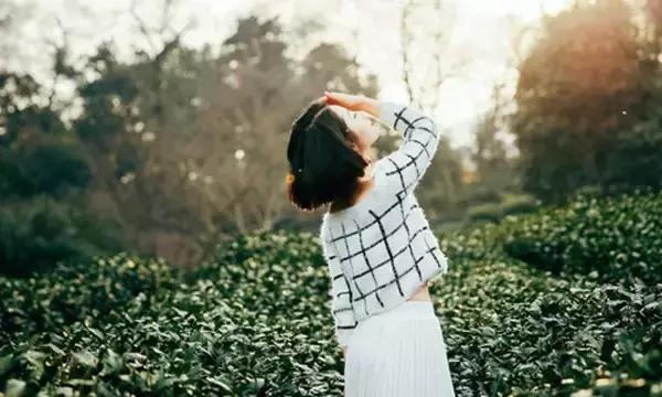 早安美图161014：明明说要忘记，却总在不经意间想起