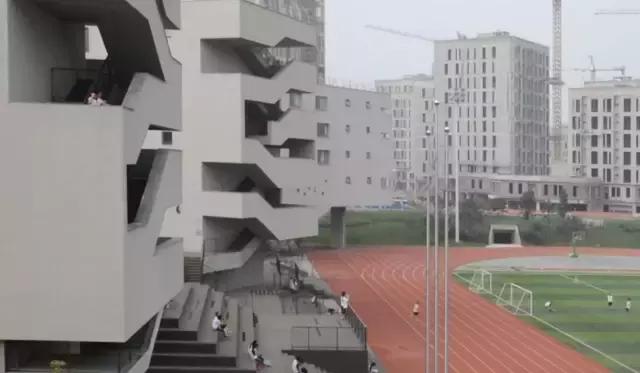 最美中学北京四中房山校区，颠覆了中国式审美