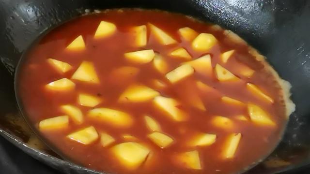 怎么烧红烧牛肉，红烧牛肉怎么做又软又香（红烧牛肉的做法）