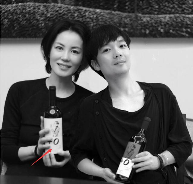 沒代表作的劉嘉玲，為何在娛樂圈屹立不倒？她的生意誰能不給面子 娛樂八卦吃瓜 第17张