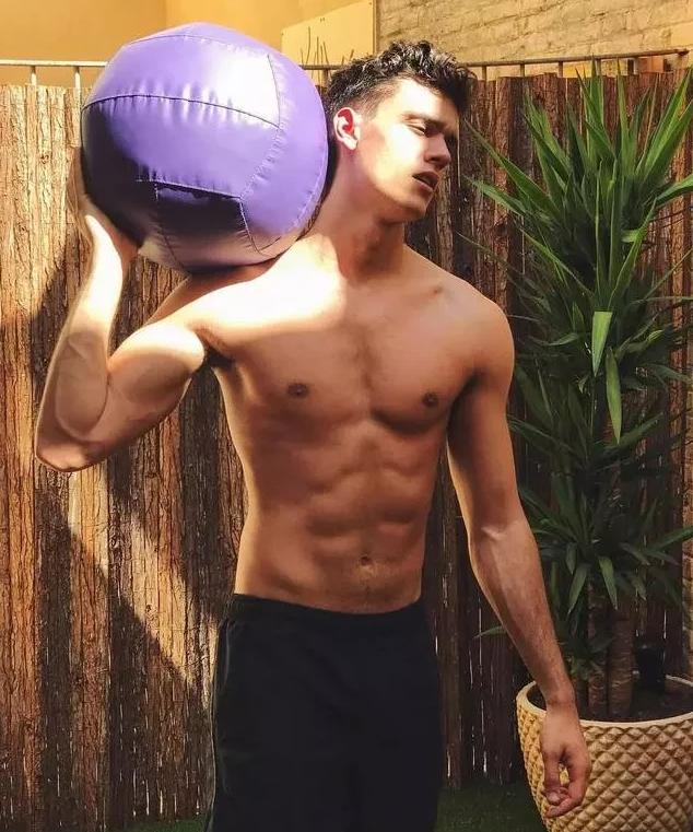 27歲西班牙高顏值鮮肉男模，腹肌迷人，健碩有型，這身材太哇塞了 健身減肥達人 第10张