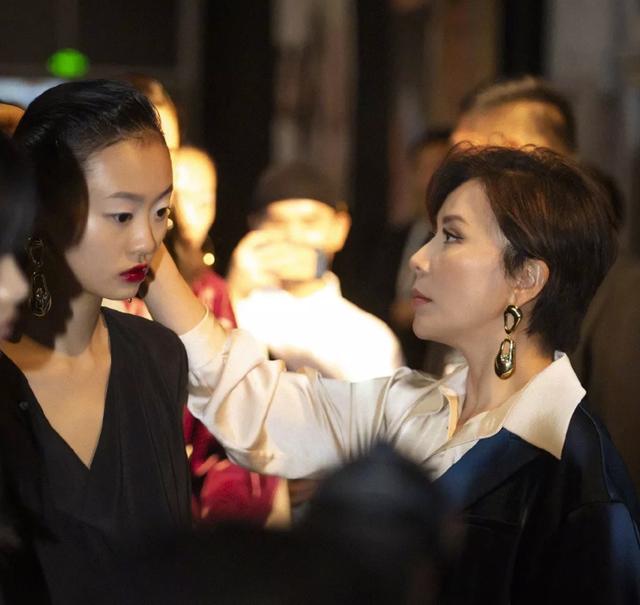 沒代表作的劉嘉玲，為何在娛樂圈屹立不倒？她的生意誰能不給面子 娛樂八卦吃瓜 第14张