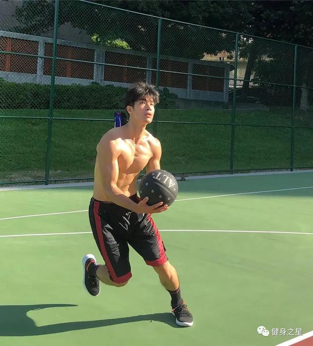 29歲台灣模特，身高85公斤，腹肌嘎嘣脆，這身材誰能頂得住 健身減肥達人 第8张