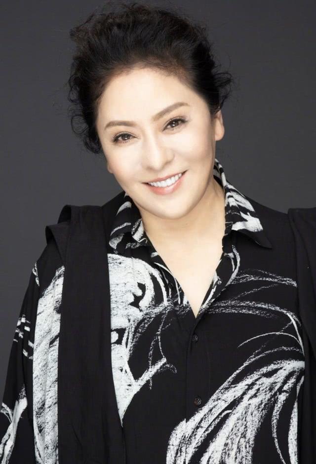 向太陳嵐放飛自我！曬自拍惡搞照，留爆炸卷發大眼睛像「外星人」 娛樂八卦吃瓜 第4张