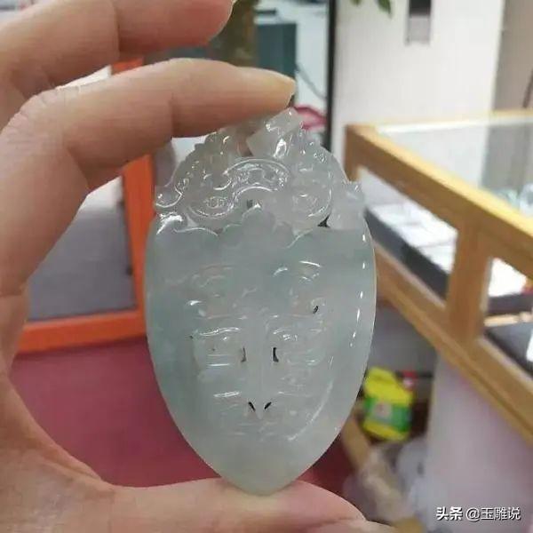 玉石雕刻加工费，翡翠雕刻加工费多少（价值才几百元的翡翠料子）