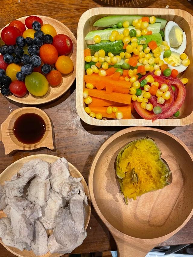 青島女醫生COS娜美，渾身肌肉青筋暴起！網友：羨慕她老公 街拍正妹 第9张