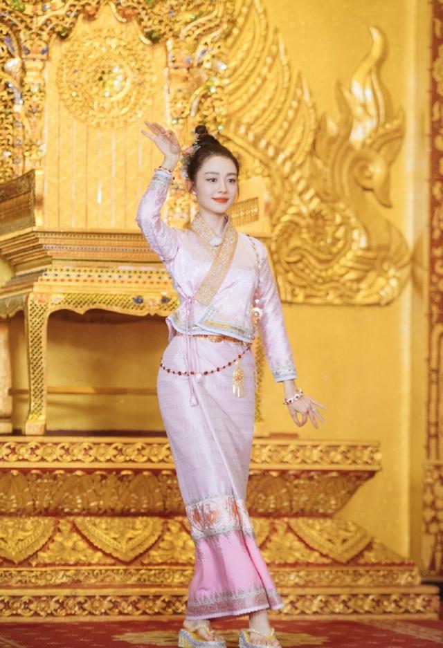 《妻子們的浪漫旅行》路透照，穿傳統服飾秀高顏值，蔡少芬太年輕 娛樂八卦吃瓜 第2张