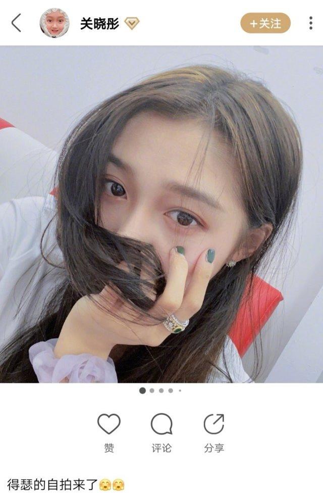 關曉彤曬美照，穿1750元T恤配41萬手錶，年紀輕輕穿搭就豪到不行 娛樂八卦吃瓜 第1张