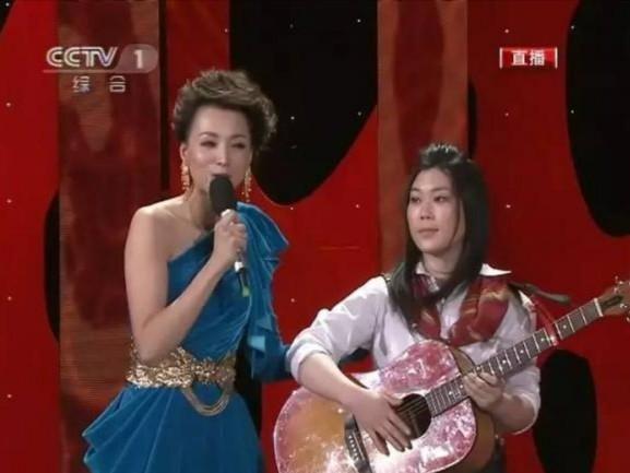 西单女孩 春晚，西单女孩任月丽捐款5万（11年前凭春晚走红,发誓要做第二个董明珠的