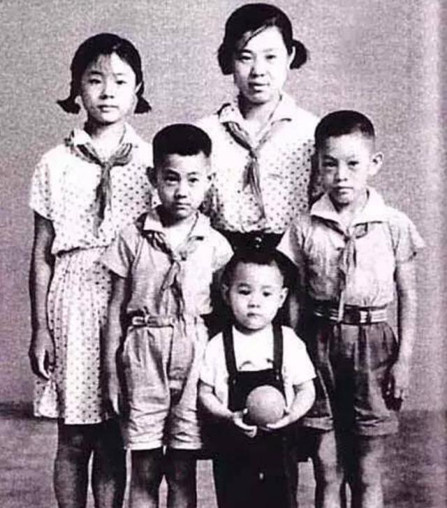李連傑大火後，請大哥做助理年薪120萬，為啥二哥還在農村種地？ 娛樂八卦吃瓜 第3张
