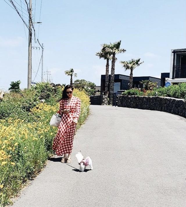 39歲孫藝珍不愧「韓國之光」，穿粉色連衣裙像剛成年，太養眼 娛樂八卦吃瓜 第4张