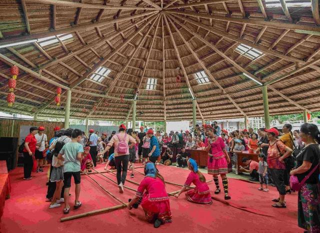 河源景点玻璃栈道，黄龙岩5D玻璃桥将在8月中旬开放