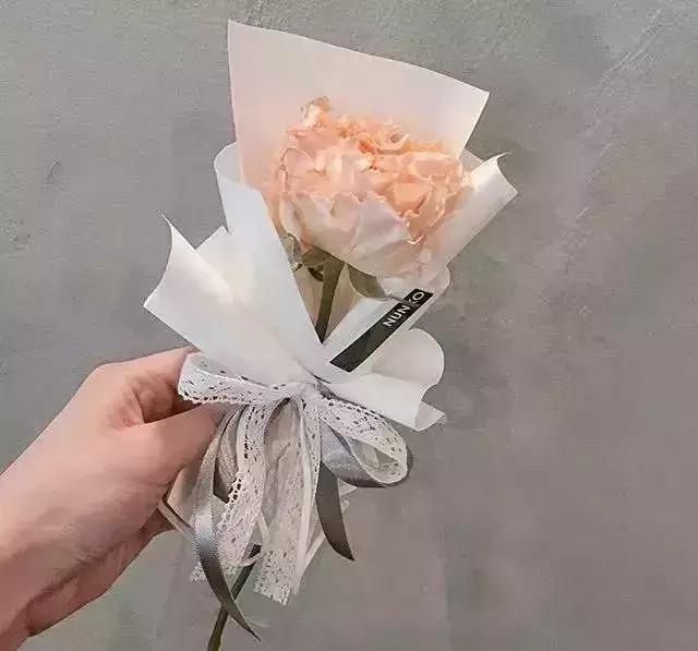花束包装纸的折叠法图解 花泥插花花束包装教程