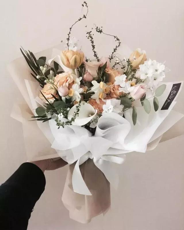 情人节礼物送什么情人节到了各种颜色玫瑰花语，你一定知道！