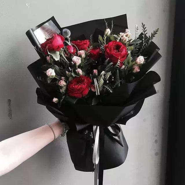 情人节礼物送什么情人节到了各种颜色玫瑰花语，你一定知道！