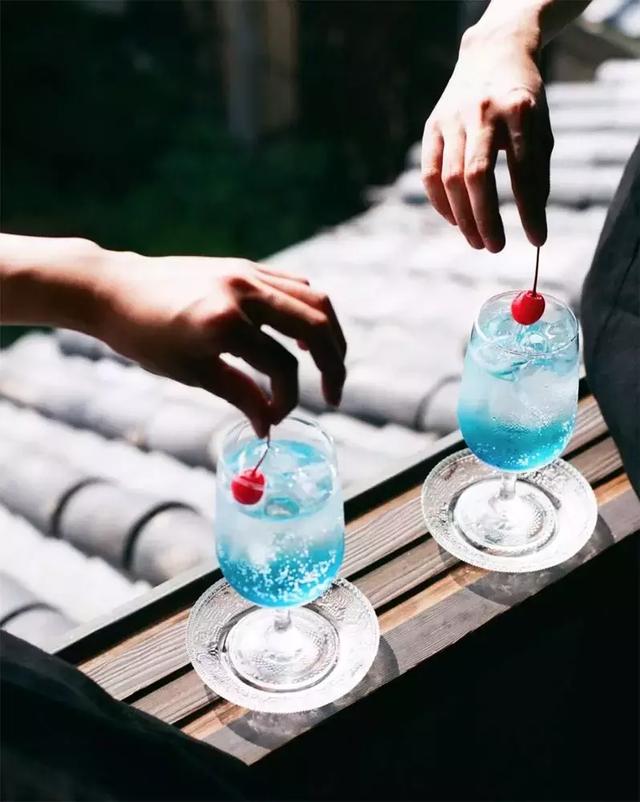 晚安意境语：世间五味杂陈，唯独你甜蜜动人
