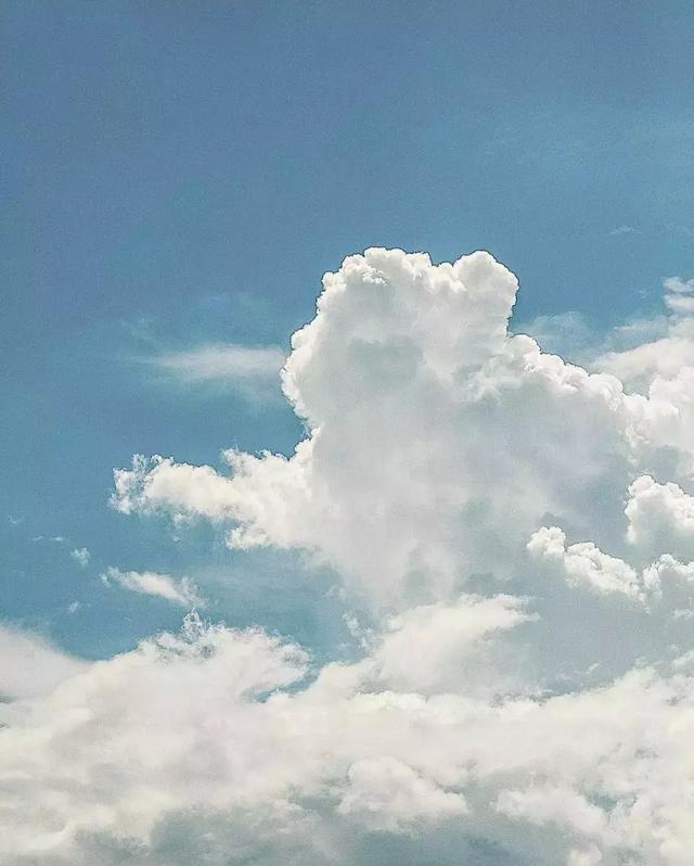 晚安的话语180905：喜欢是新鲜感，而爱是归属感