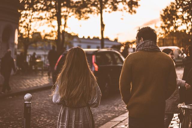 女生的哪些行为最能撩动男生？听听这9位怎么说的 去女朋友家带什么礼物