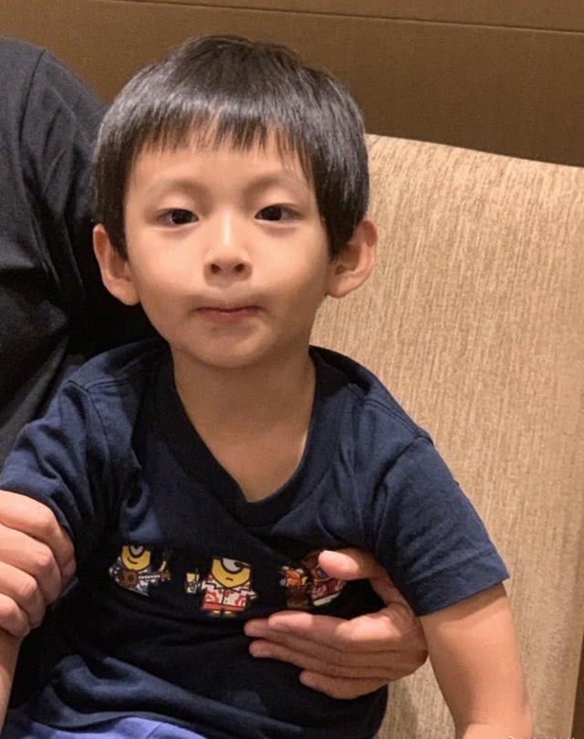 汪小菲曬兒子正面照，4歲兒子顏值高，五官精緻比姐姐更「漂亮」 娛樂八卦吃瓜 第1张