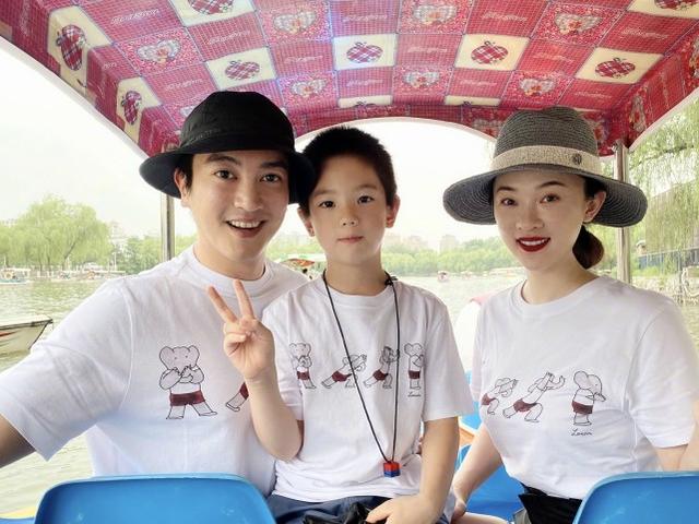 杜江霍思燕女兒正面照首次曝光！和哥哥嗯哼一同出街，妹妹長大了 娛樂八卦吃瓜 第5张