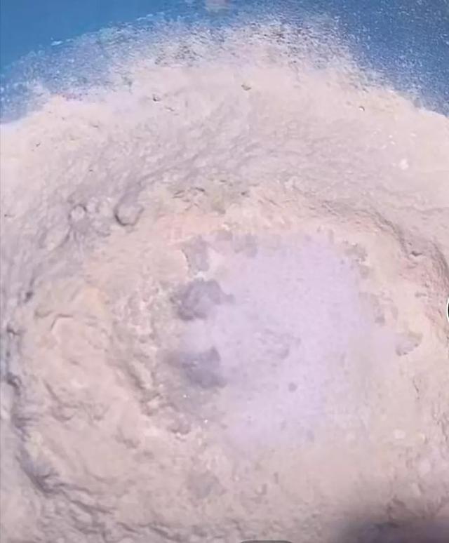 膨松剂炸油条配方，复合膨松剂制作油条方法（做出跟市面一样金黄松软油条）