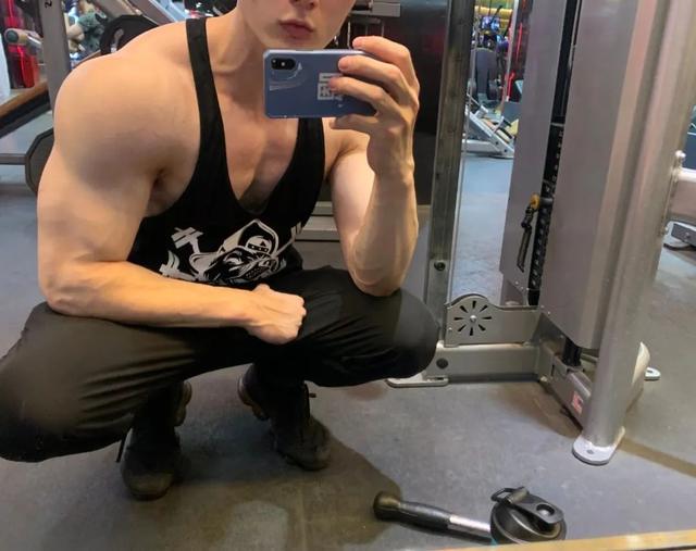 20歲上海肌肉小哥cos游戲武尊，看到身材，網友大呼：讓人想破戒 健身減肥達人 第23张