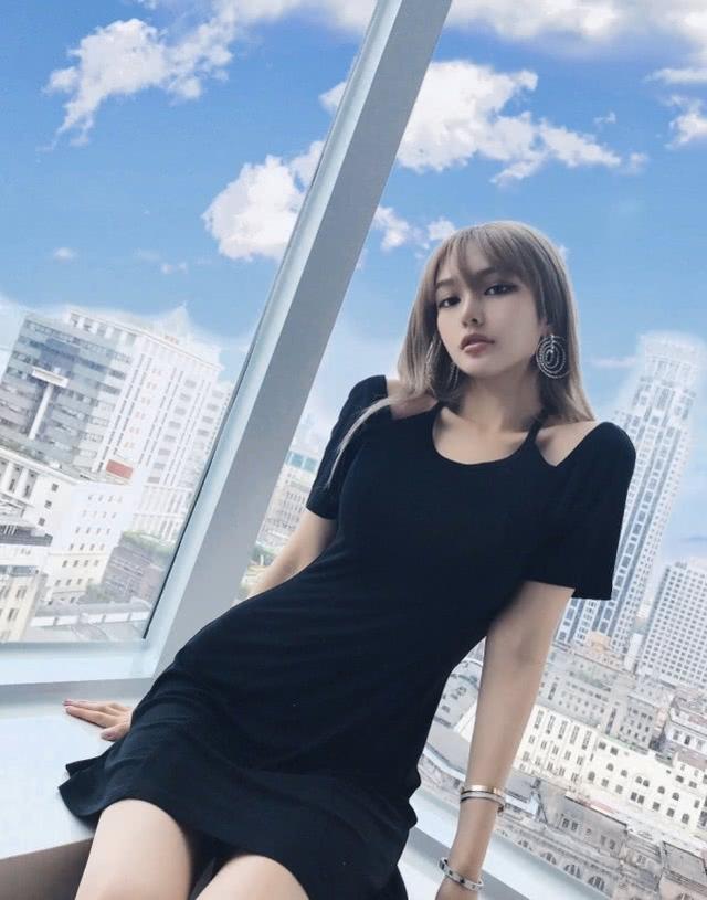 周揚青曬素顏照，32歲皮膚依舊水嫩，網友：不化妝更可愛清純 娛樂八卦吃瓜 第3张