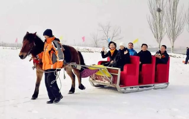 山东哪里有冰雪大世界，山东青州游客冰雪世界享清凉