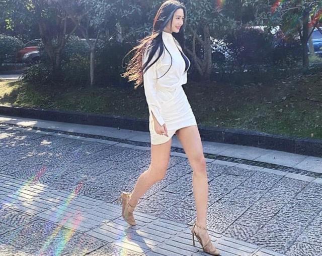 斬獲「亞洲第一美女」稱號的她，身材有多性感？一舉一動真撩人 街拍正妹 第7张