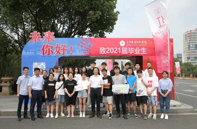 毕业季送喜欢的女生什么礼物,送给女生的毕业礼物推荐
