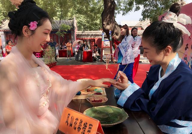 情人节送男生什么礼物七夕节有哪些习俗？这些老传统不要忘记！寓意爱情美满