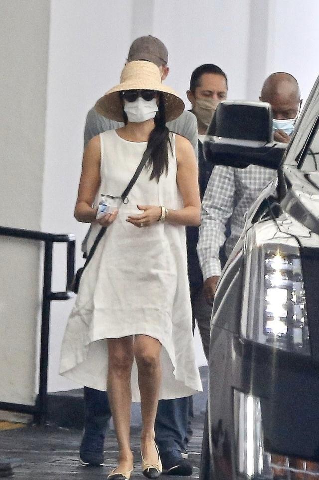 梅根哈里變身平民後低調出街，梅根終於恢復產前身材，美腿太加分 娛樂八卦吃瓜 第1张