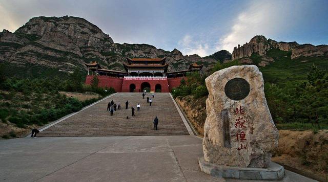 三山五岳你知道是哪三座山，五岳又是哪几座山