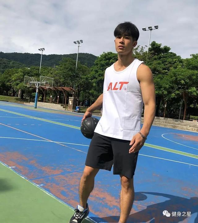 29歲台灣模特，身高85公斤，腹肌嘎嘣脆，這身材誰能頂得住 健身減肥達人 第9张