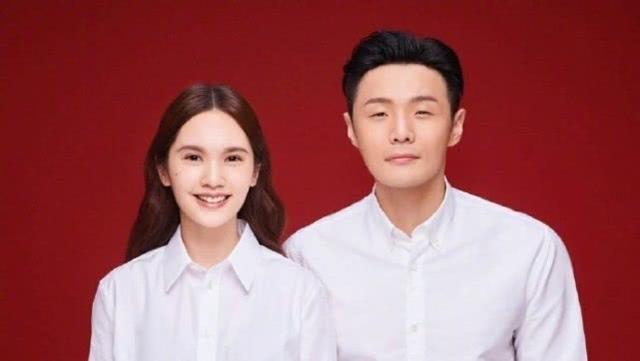 李榮浩太甜蜜！0點准時為楊丞琳慶生，夫妻曬「三口」合影好幸福 娛樂八卦吃瓜 第1张