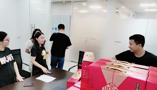 堆礼品图片 礼品堆图片