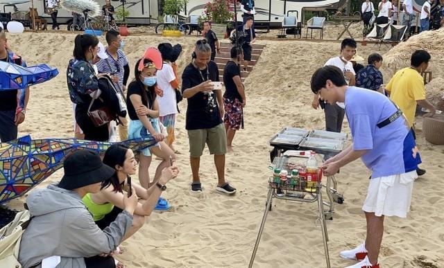 姚晨懶理仝卓挑釁，分享拍戲日常，和同劇組小鮮肉們玩耍沒代溝 娛樂八卦吃瓜 第2张