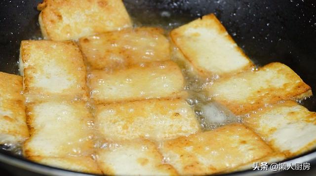 豆腐這樣做，沒有肉卻吃出肉味，燉一鍋真饞人 熱愛美食 第12张