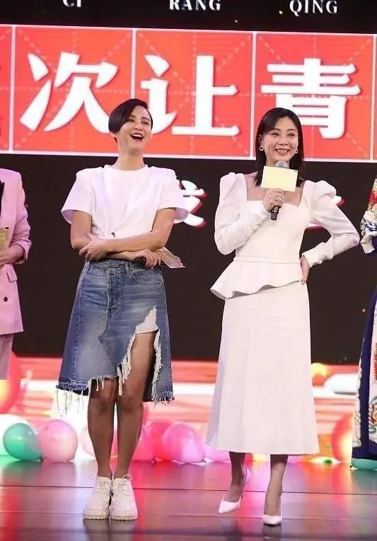 殷桃曾黎張歆藝同框出席活動，張歆藝剪短發二姐變二爺，殷桃胖了 娛樂八卦吃瓜 第8张
