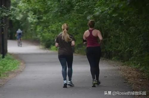 天冷身體僵緊運動難？秋冬運動要注意什麼？5個瑜伽動作纖腰瘦腹 健身減肥達人 第9张