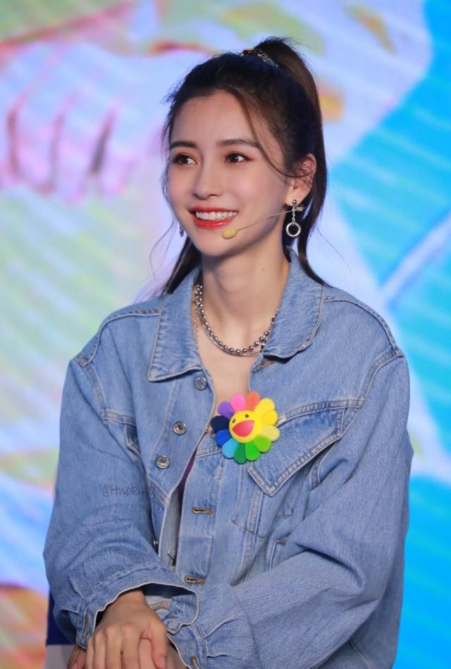 楊穎《奔跑吧》發布會造型釋出，穿牛仔套裝梳高馬尾，少女感十足 娛樂八卦吃瓜 第1张
