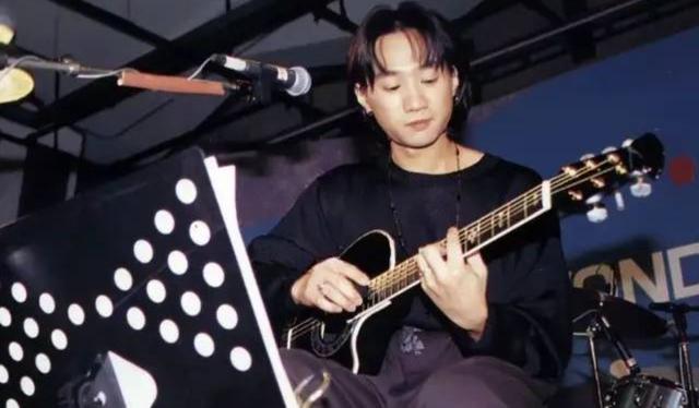 黃家駒離世27年，頭戴白花穿孝服大鬧靈堂的未婚妻，如今怎樣了 娛樂八卦吃瓜 第1张