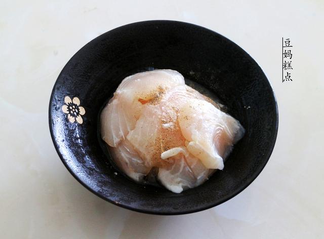 天熱，學會懶人版剁椒魚的做法，蒸10分鍾上桌，冷了都下飯 熱愛美食 第4张