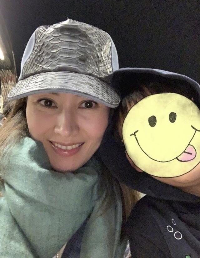 高顏值李嘉欣太自信！曬本人素顏自拍照，網友：史上最丑的一張 娛樂八卦吃瓜 第2张