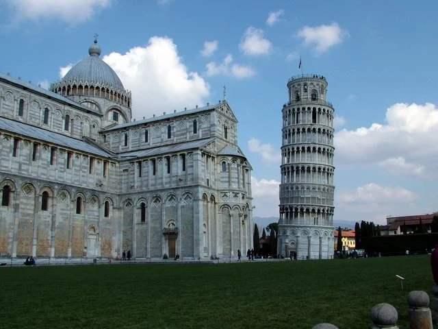 斜塔在意大利哪个地方（比萨斜塔为何斜而不倒）
