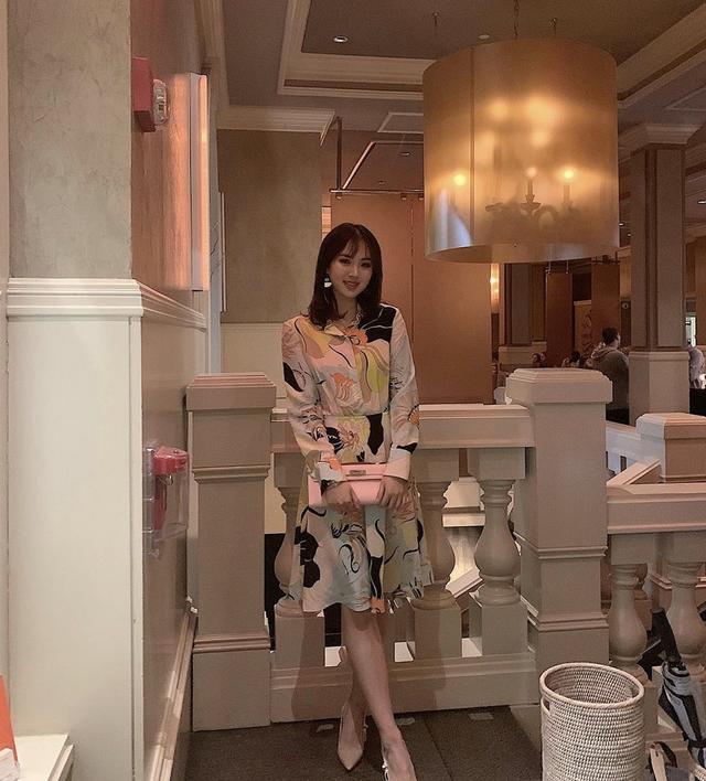 華為千金姚安娜哈佛畢業！近照五官出眾，和4萬玫瑰熊合影顯闊氣 娛樂八卦吃瓜 第7张