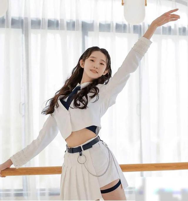 會哭的孩子有奶吃？我敢哭，就有萬丈光芒，張藝凡「坎坷」成名路 娛樂八卦吃瓜 第11张