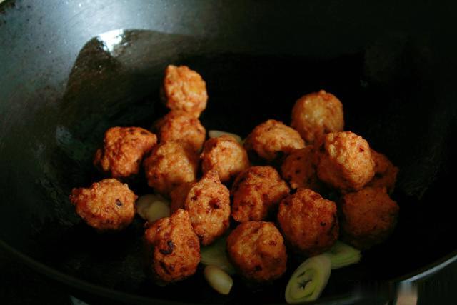 做肉丸子怎么做，肉丸子怎么做又滑又嫩有弹性